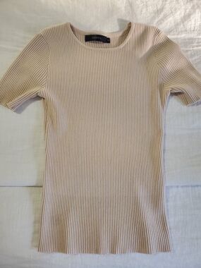 Zesica Ribbed Short Sleeve Top - Light Beige